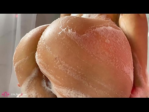 ❤️ Une brune masturbe sa chatte avec un vibrateur jusqu'à un orgasme intense sous la douche. Porno fait maison at us